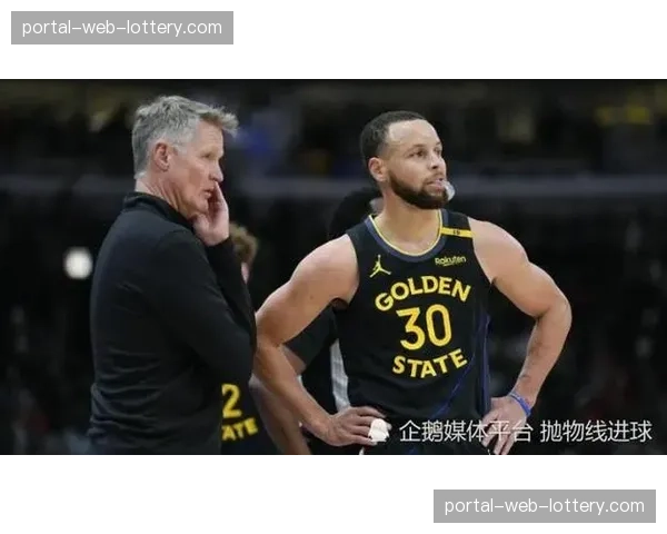 特写:史蒂夫·科尔在勇士可能告别季后赛之际的场边沉思 特写:史蒂夫·科尔在勇士可能告别季后赛之际的场边沉思