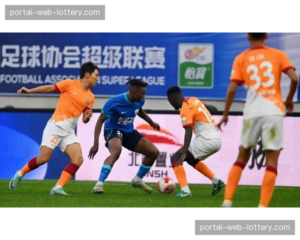 【2026年4月中超联赛·人物·特写特写：老将汪海健替补登场后一记穿透肋部的精准长传改变战局